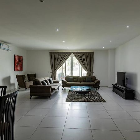 Accra Fine Suites - Henrietta'S Residences Exterior photo