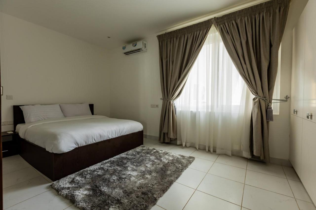 Accra Fine Suites - Henrietta'S Residences Exterior photo